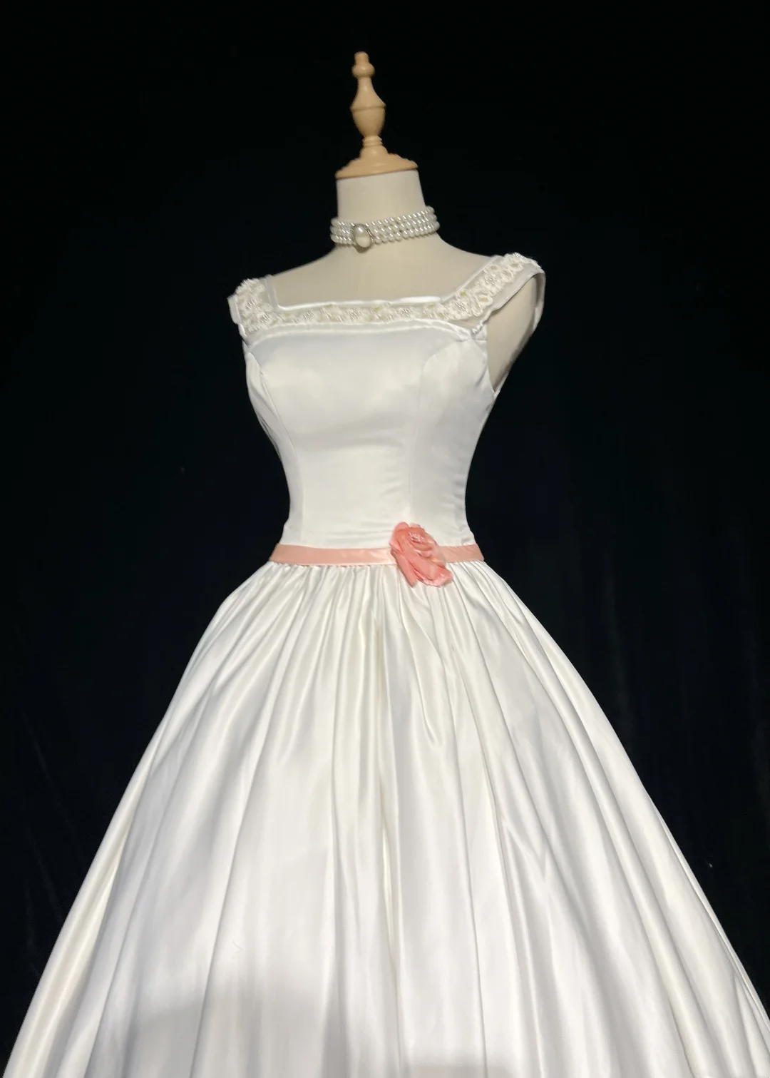 Vintage Bridal Gown Ball Gown Square Neck Sleeveless Satin Beads Long White 70s Wedding Dresses Elegant Bridal Gowns DH1102