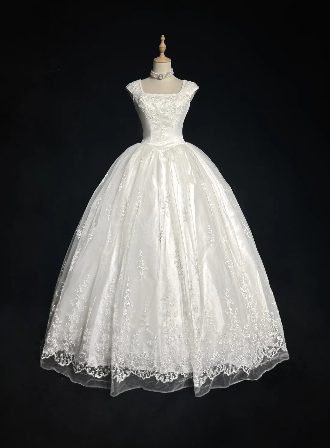 Vintage Bridal Gown Ball Gown Square Neck Sleeveless Tulle Lace Long White 70s Wedding Dresses Elegant Bridal Gowns DH1104