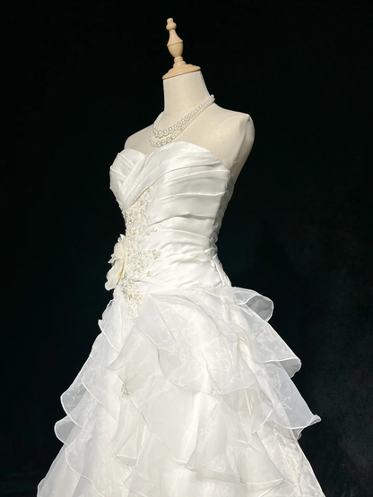 Unique Bridal Gown Ball Gown Strapless Lace Sleeveless White 50s Wedding Dresses Modest Bridal Gowns DH1105