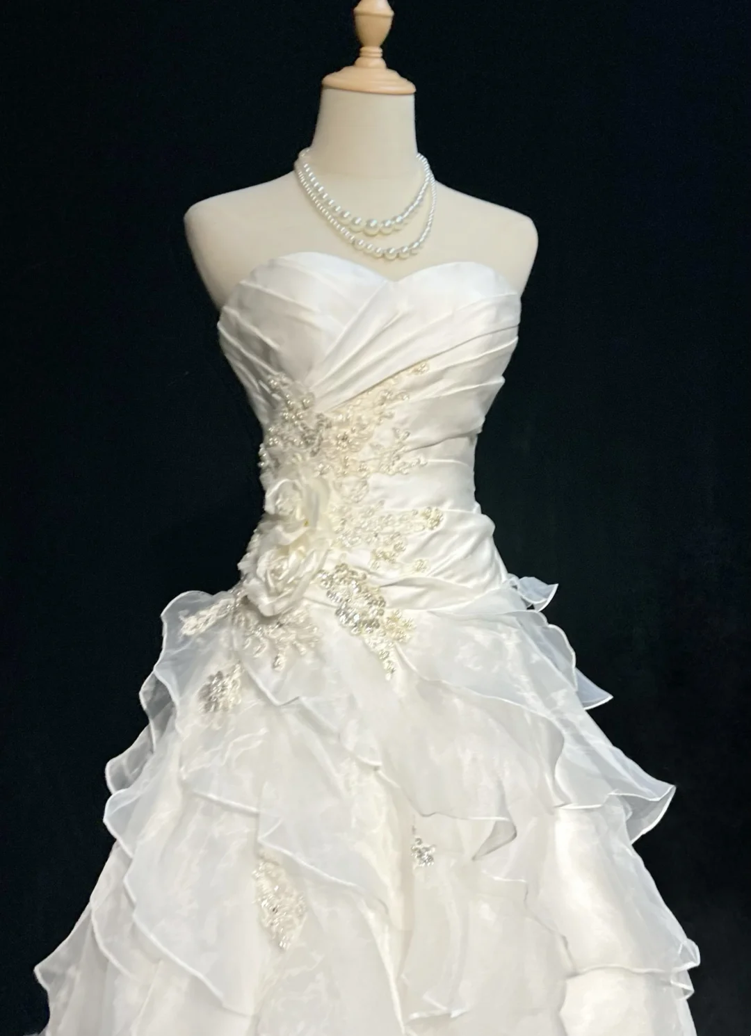 Unique Bridal Gown Ball Gown Strapless Lace Sleeveless White 50s Wedding Dresses Modest Bridal Gowns DH1105