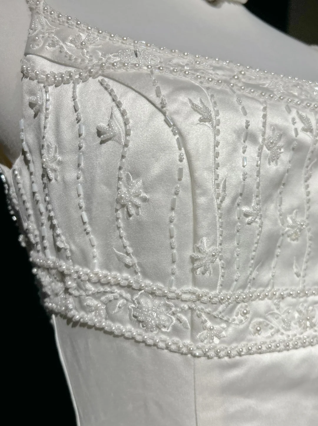 Vintage Bridal Gown A line Spaghetti Straps Sleeveless Pearls Long White 70s Wedding Dresses Elegant Bridal Gowns DH1111