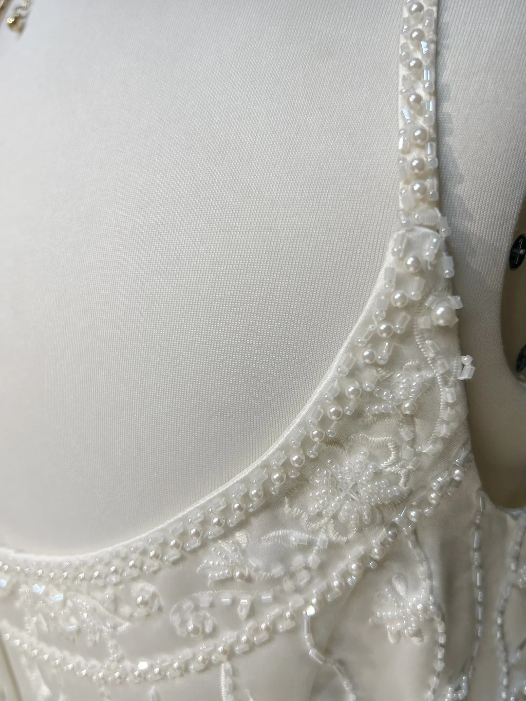 Vintage Bridal Gown A line Spaghetti Straps Sleeveless Pearls Long White 70s Wedding Dresses Elegant Bridal Gowns DH1111