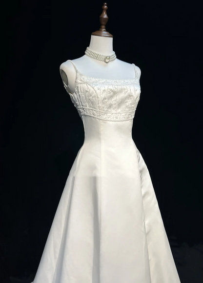 Vintage Bridal Gown A line Spaghetti Straps Sleeveless Pearls Long White 70s Wedding Dresses Elegant Bridal Gowns DH1111