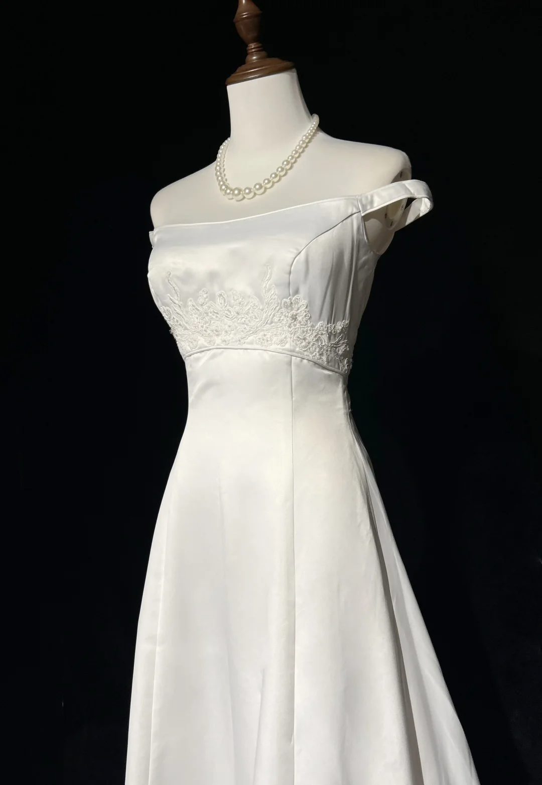Vintage Bridal Gown A line Off The Shoulder Pearls Long White 70s Wedding Dresses Elegant Bridal Gowns DH1113