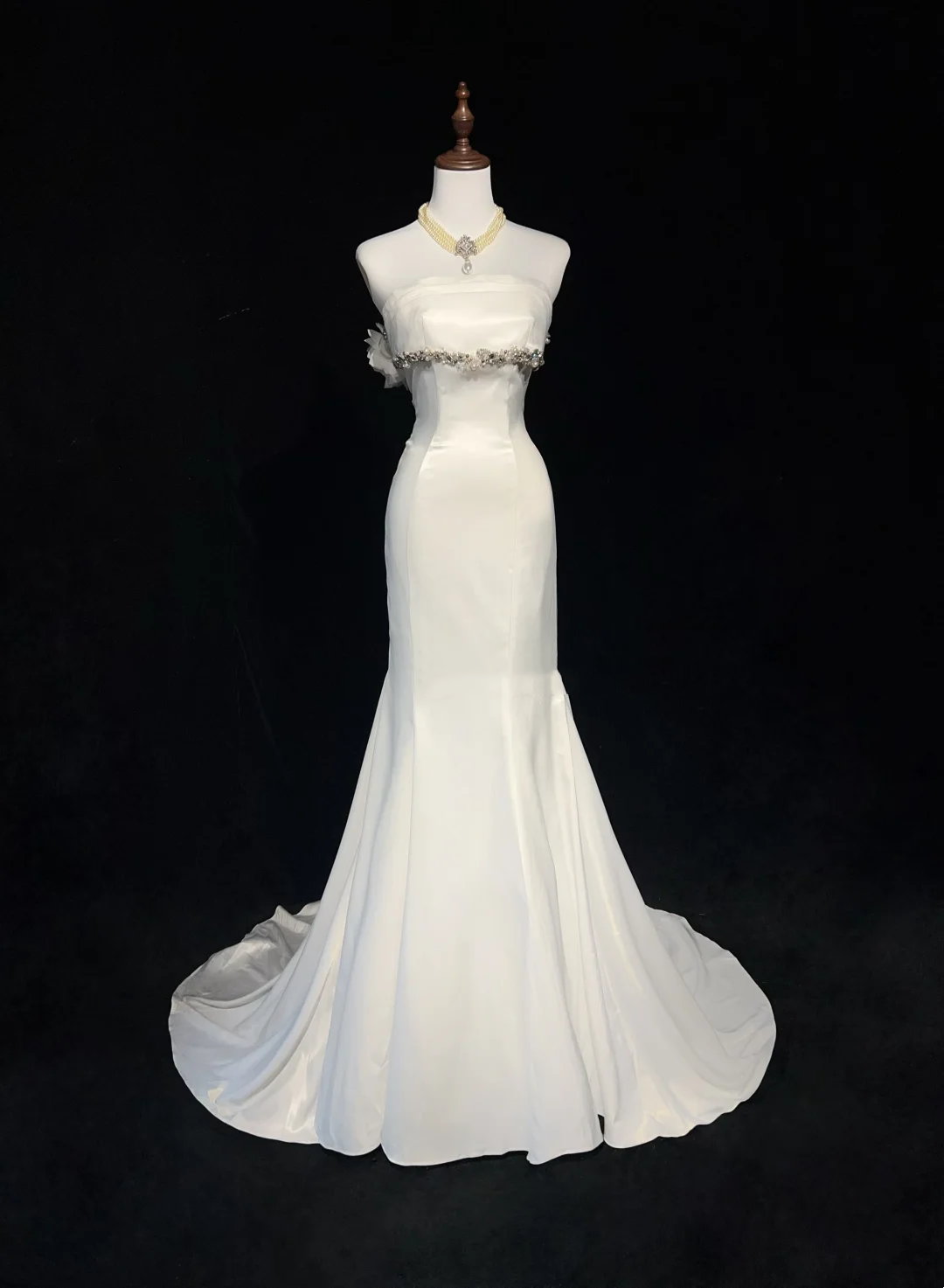 Unique Bridal Gown Mermaid Strapless Chiffon Sleeveless White 50s Wedding Dresses Modest Bridal Gowns DH1114