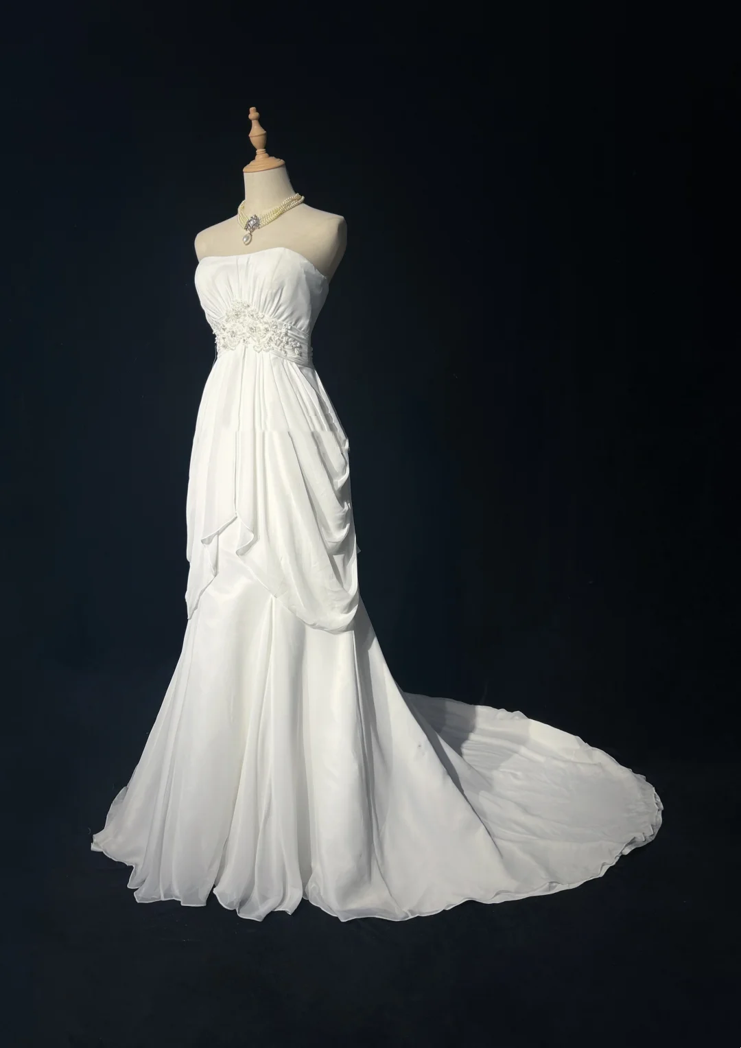 Retro Bridal Gown 1960s A line Strapless Sleeveless Chiffon Pleated Beads Long White Wedding Dresses Elegant Bridal Gowns DH1119