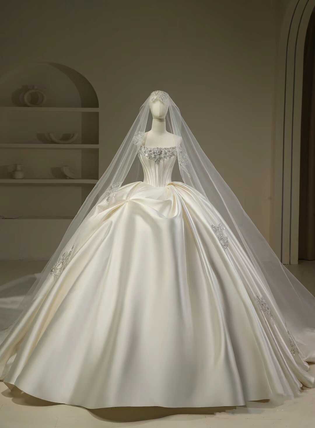 Pretty Wedding Dress Ball Gown Strapless White Long Satin Wedding Dresses Bridal Gowns Brides Gown DH111