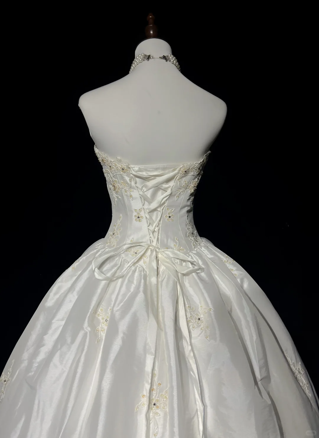 Unique Bridal Gown Ball Gown Sweetheart Appliques Lace Sleeveless White 50s Wedding Dresses Vintage Bridal Gowns DH1121