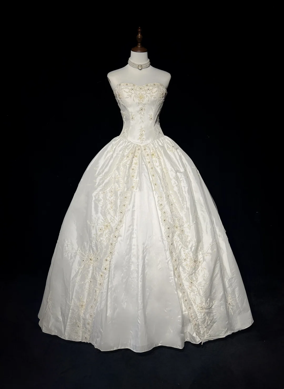 Unique Bridal Gown Ball Gown Sweetheart Appliques Lace Sleeveless White 50s Wedding Dresses Vintage Bridal Gowns DH1121