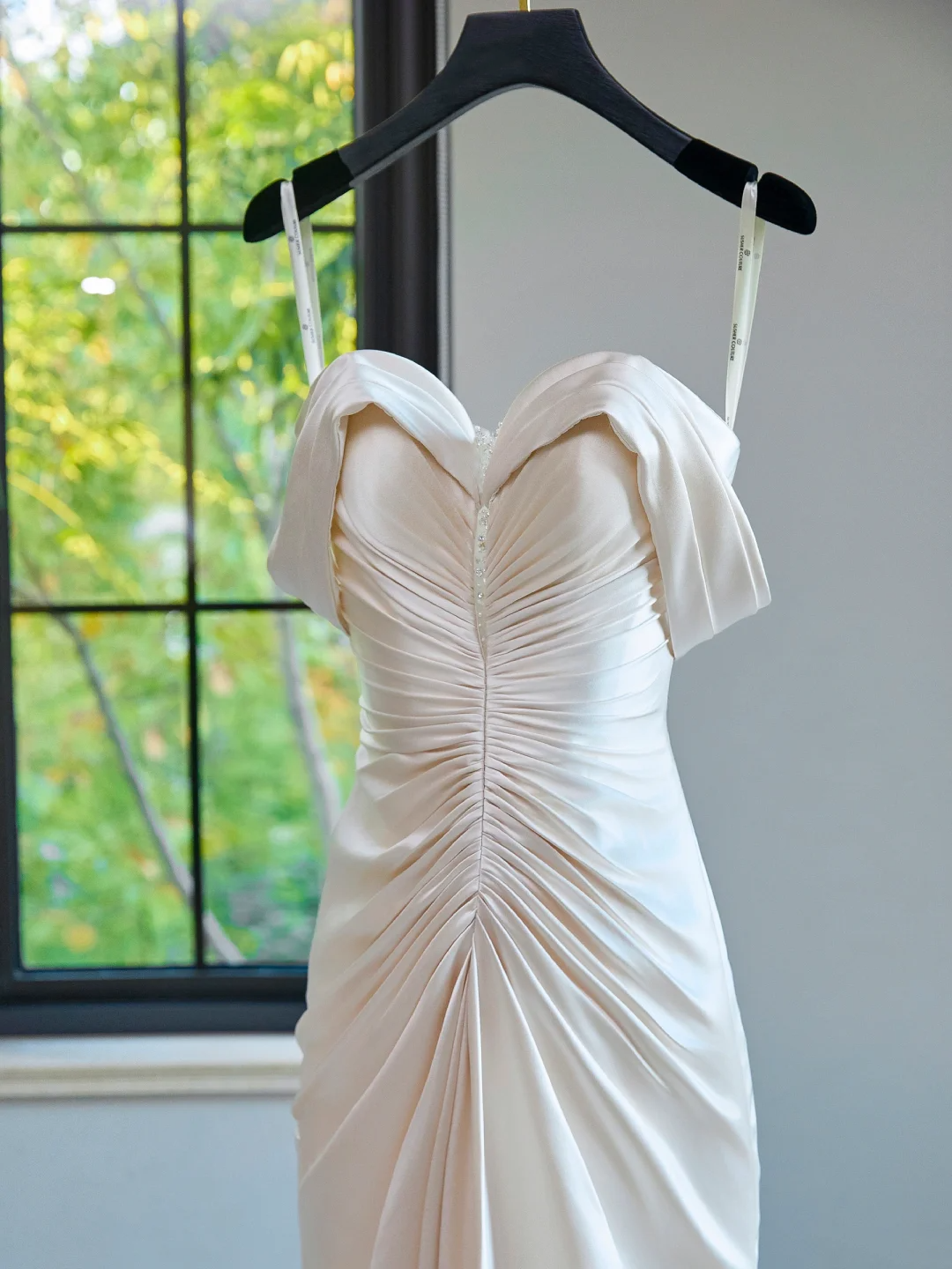 Modest Bridal Gown Sheath Off The Shoulder Light Pink Satin Pleated Long Wedding Dresses Elegant Bridal Gowns DH1122