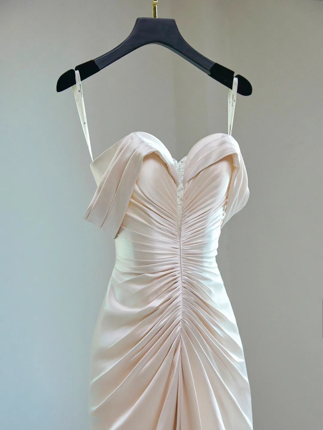 Modest Bridal Gown Sheath Off The Shoulder Light Pink Satin Pleated Long Wedding Dresses Elegant Bridal Gowns DH1122