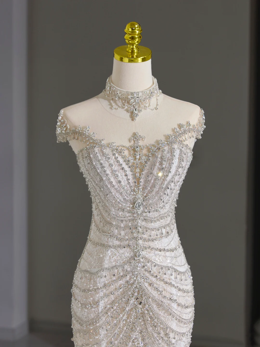 Modest Bridal Gown Mermaid Scoop Neck Cap Sleeves Tulle Silver Beads Long White Wedding Dresses Elegant Bridal Gowns DH1123