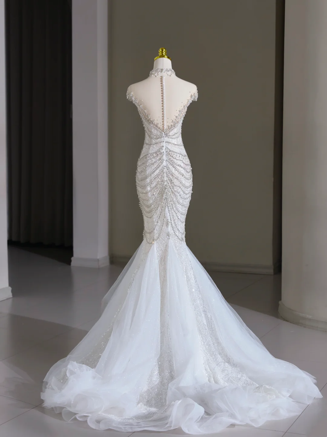 Modest Bridal Gown Mermaid Scoop Neck Cap Sleeves Tulle Silver Beads Long White Wedding Dresses Elegant Bridal Gowns DH1123