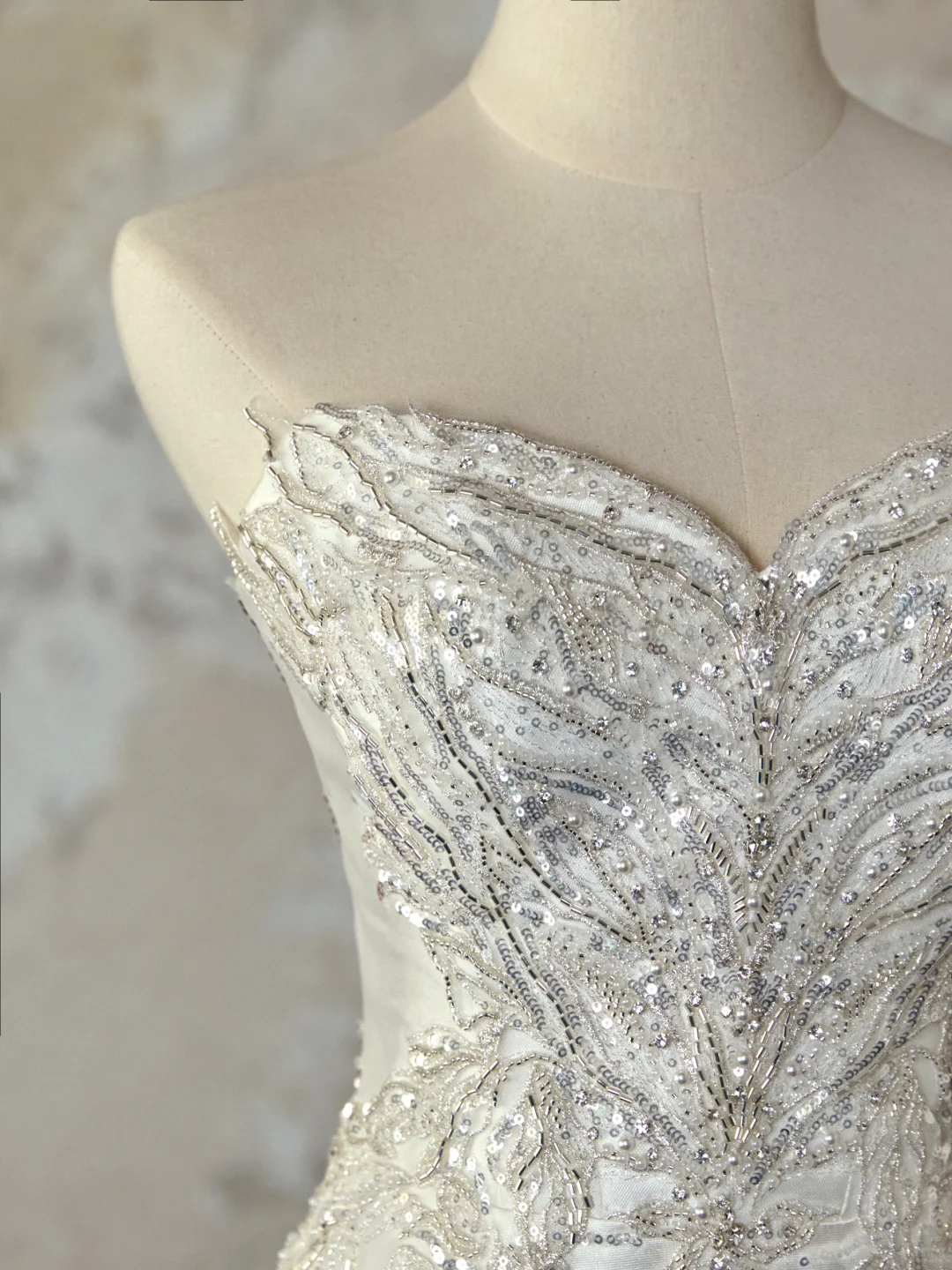 Modest Bridal Gown Mermaid Sweetheart Sleeveless Silver Beads Long White Wedding Dresses Elegant Bridal Gowns DH1128