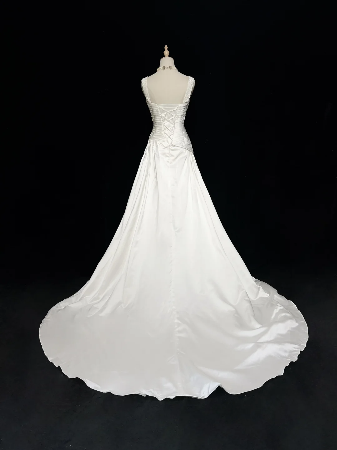 Unique Wedding Dress A Line V Neck White Satin Beads 90s Wedding Dresses Vintage Bridal Gowns DH1163