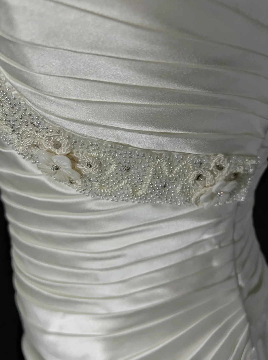 Unique Wedding Dress A Line V Neck White Satin Beads 90s Wedding Dresses Vintage Bridal Gowns DH1163