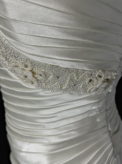 Unique Wedding Dress A Line V Neck White Satin Beads 90s Wedding Dresses Vintage Bridal Gowns DH1163