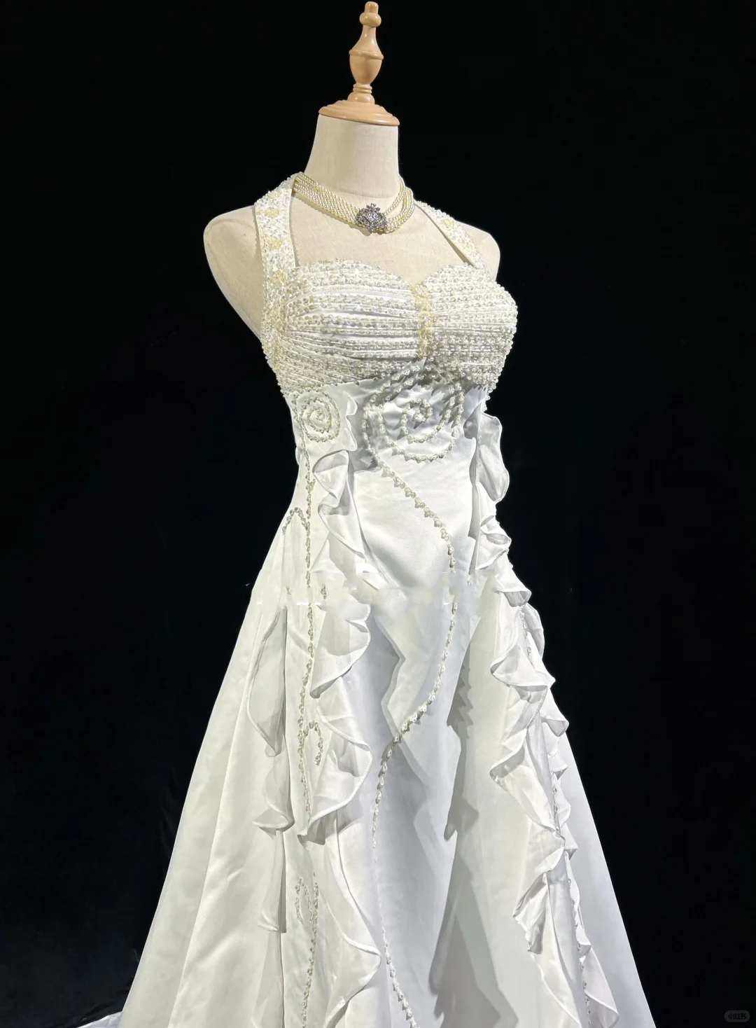 Unique Bridal Dress A line Halter Wedding Dress With Beads Layers White 90s Chiffon Wedding Dresses Vintage Bride Dress Bridal Gowns DH1263