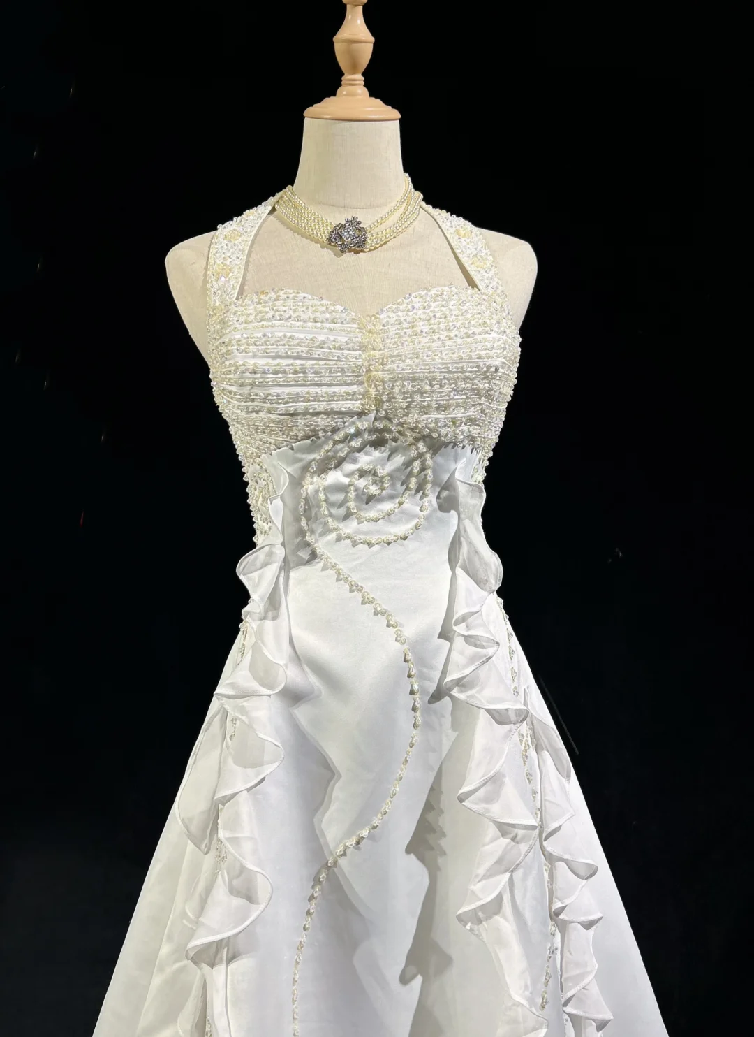 Unique Bridal Dress A line Halter Wedding Dress With Beads Layers White 90s Chiffon Wedding Dresses Vintage Bride Dress Bridal Gowns DH1263