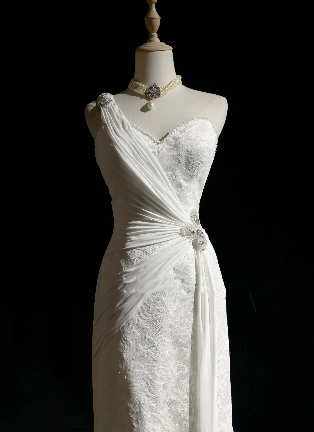 Unique Bridal Dress Mermaid One Shoulder Chiffon White Lace Wedding Dress With Beads 90s Wedding Dresses Vintage Bride Dress Bridal Gowns DH1264