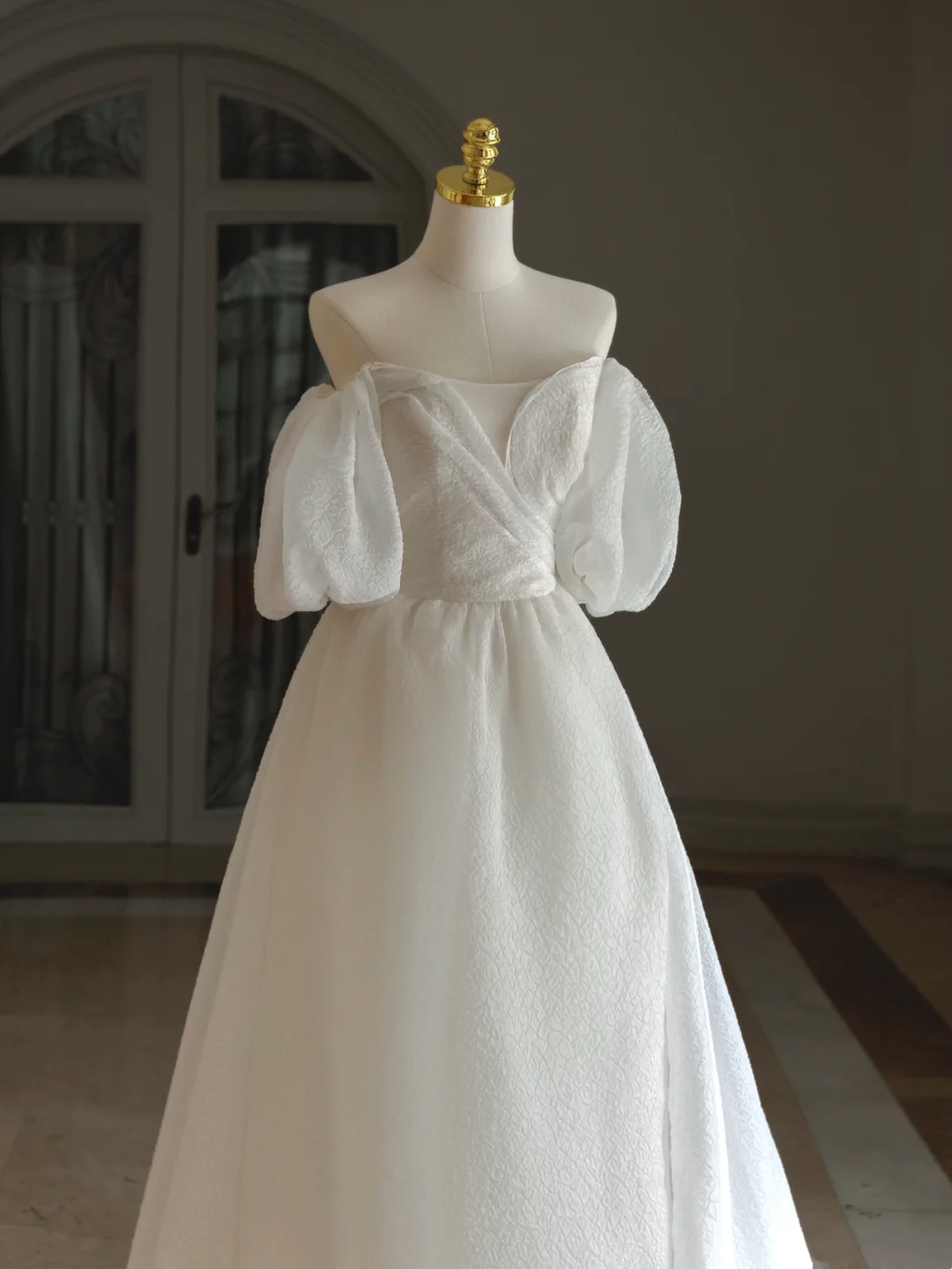 Princess Bridal Dress Ball Gown Off The Shoulder Satin Wedding Dress With Short Sleeves Wedding Dresses Modest Wedding Gowns DH1290