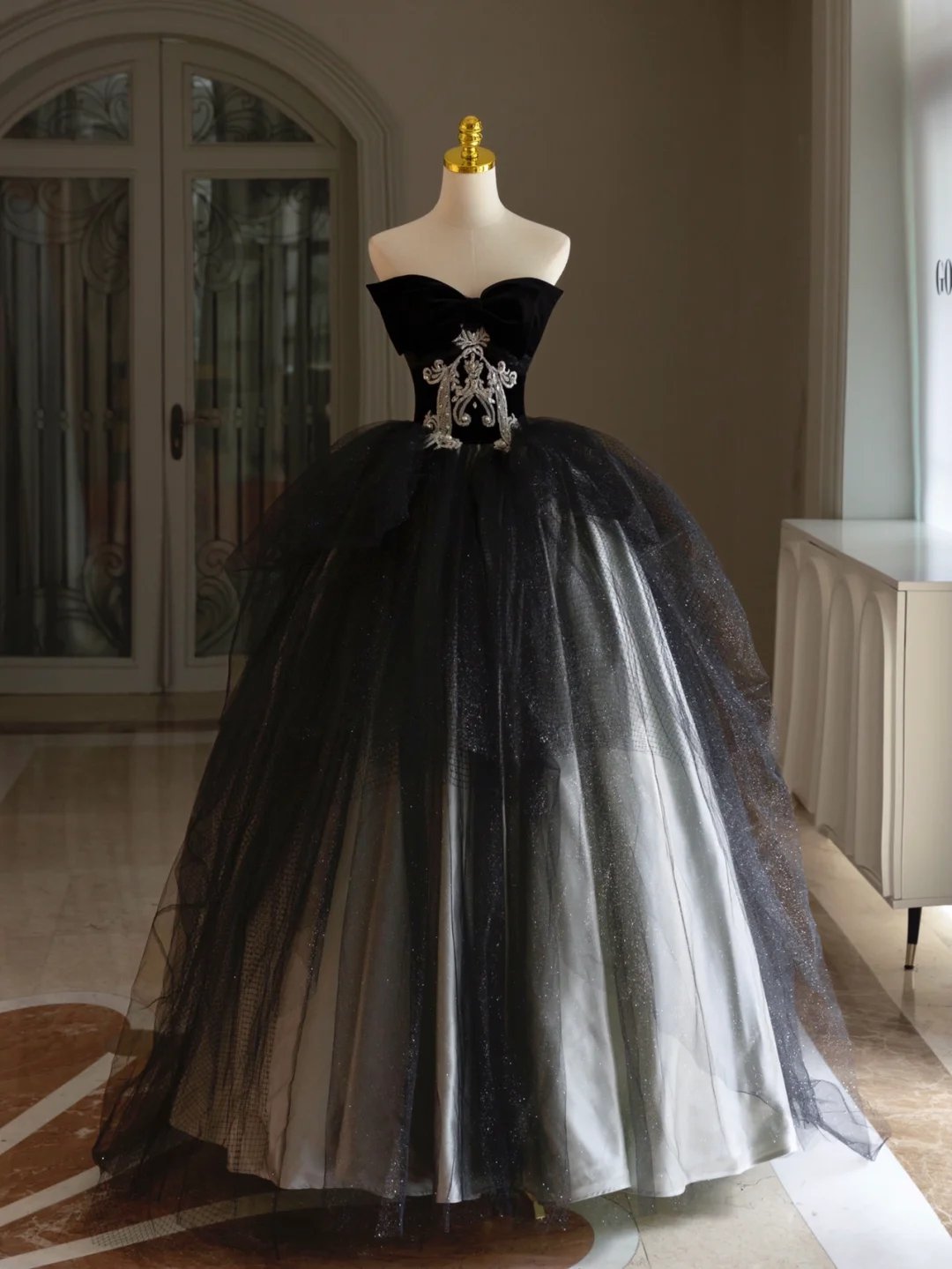 Luxury Ball Gown Sweetheart Neck Off Shoulder Lace Appliques Black Tulle Quinceanera Dress Quinceanera Dress Formal Gowns Vestido De 15 Anos Sweet 16 Dress DH1292