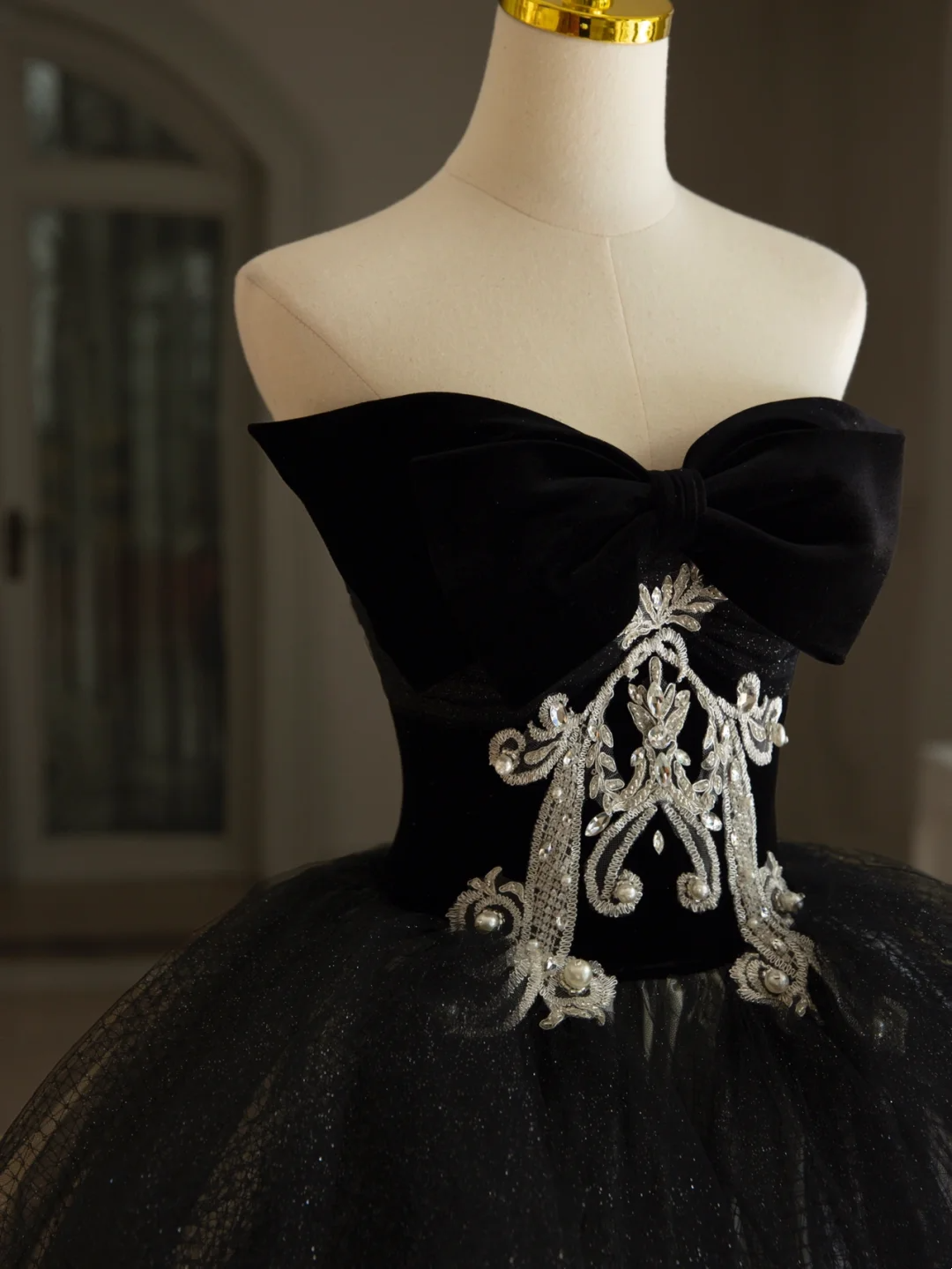 Luxury Ball Gown Sweetheart Neck Off Shoulder Lace Appliques Black Tulle Quinceanera Dress Quinceanera Dress Formal Gowns Vestido De 15 Anos Sweet 16 Dress DH1292