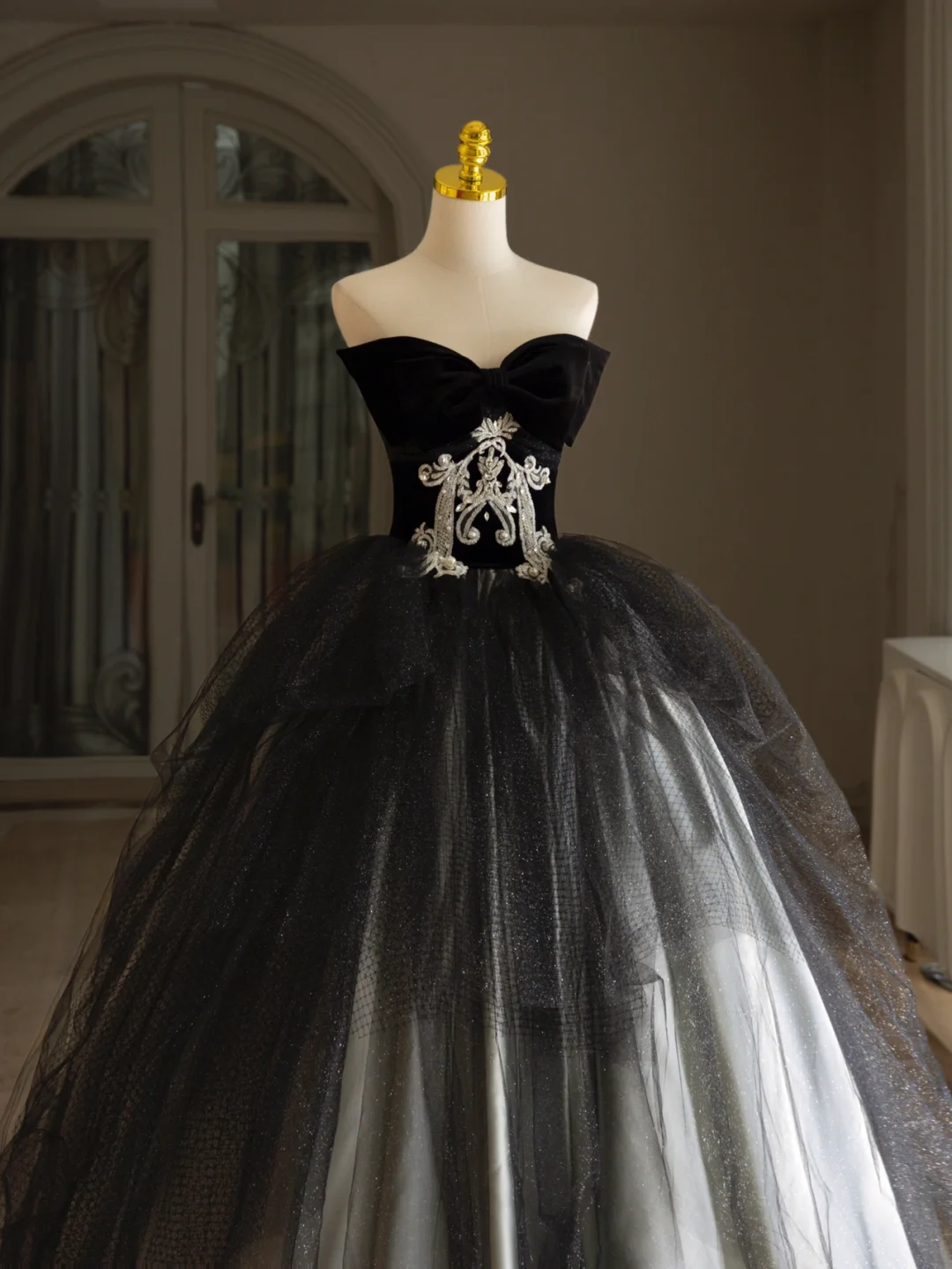 Luxury Ball Gown Sweetheart Neck Off Shoulder Lace Appliques Black Tulle Quinceanera Dress Quinceanera Dress Formal Gowns Vestido De 15 Anos Sweet 16 Dress DH1292