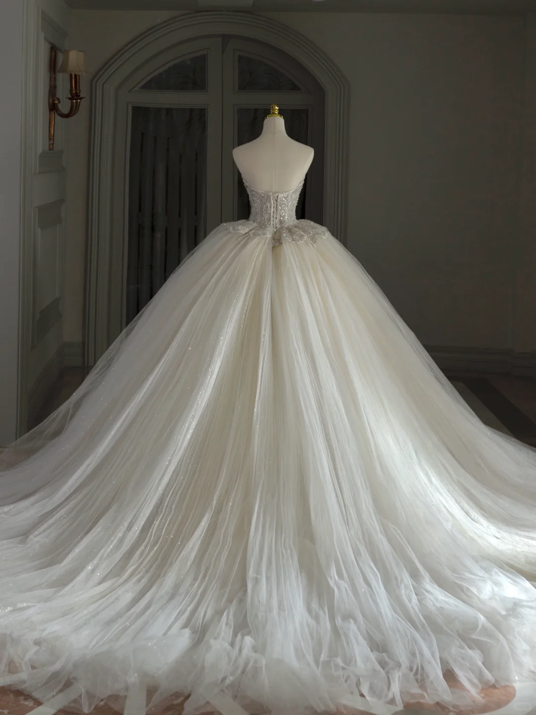 Princess Bridal Dress Ball Gown Sweetheart Tulle Beads Wedding Dress With Short Sleeves Wedding Dresses Modest Wedding Gowns DH1295