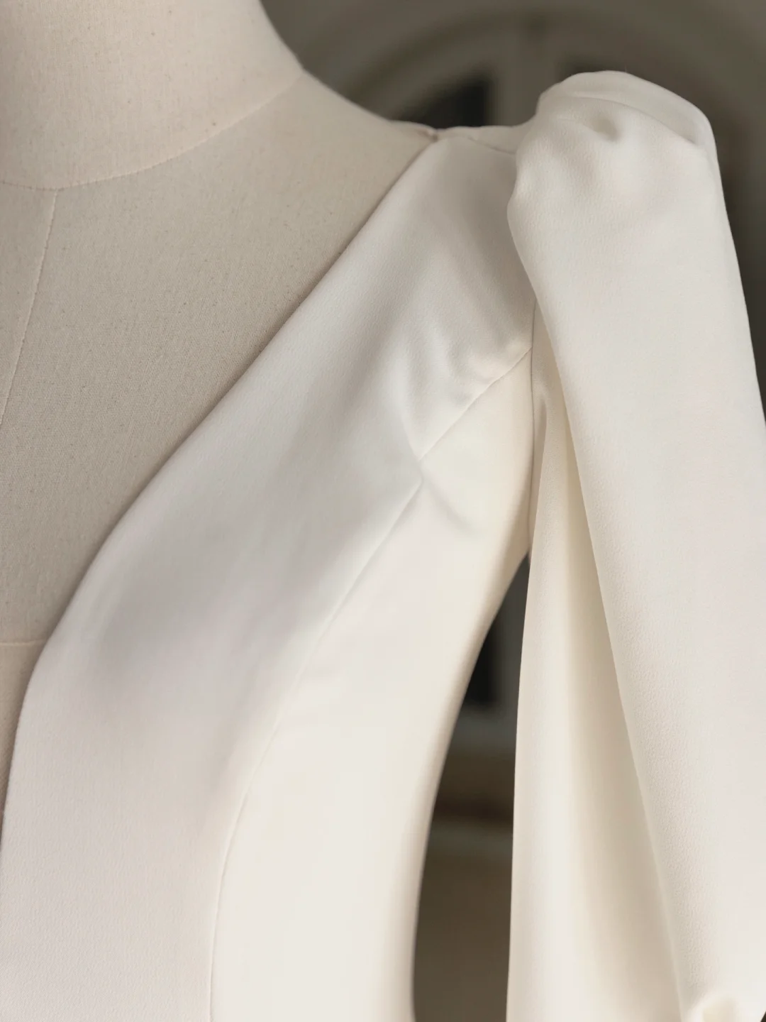 Simple Mermaid V Neck Long Sleeves Satin Wedding Dress With Buttons Wedding Dresses Modest Wedding Gowns Brides Dress DH1297