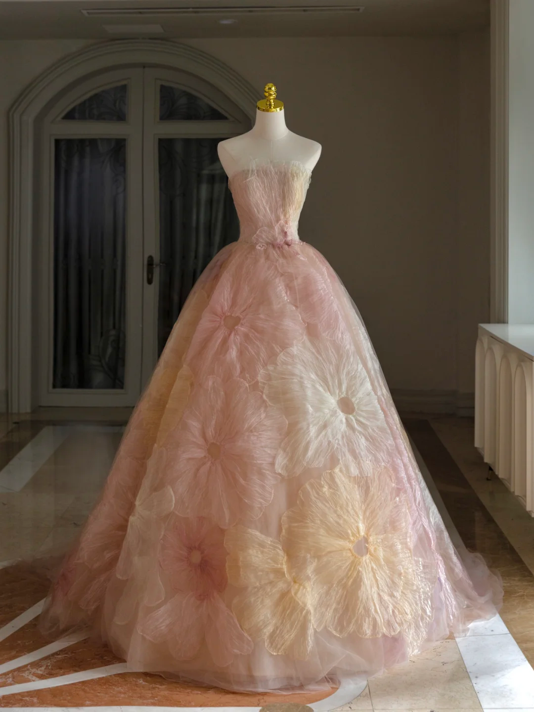 Luxury Ball Gown Strapless Sleeveless Tulle Lace Quinceanera Dress Formal Gowns Vestido De 15 Anos Sweet 16 Dress DH1303