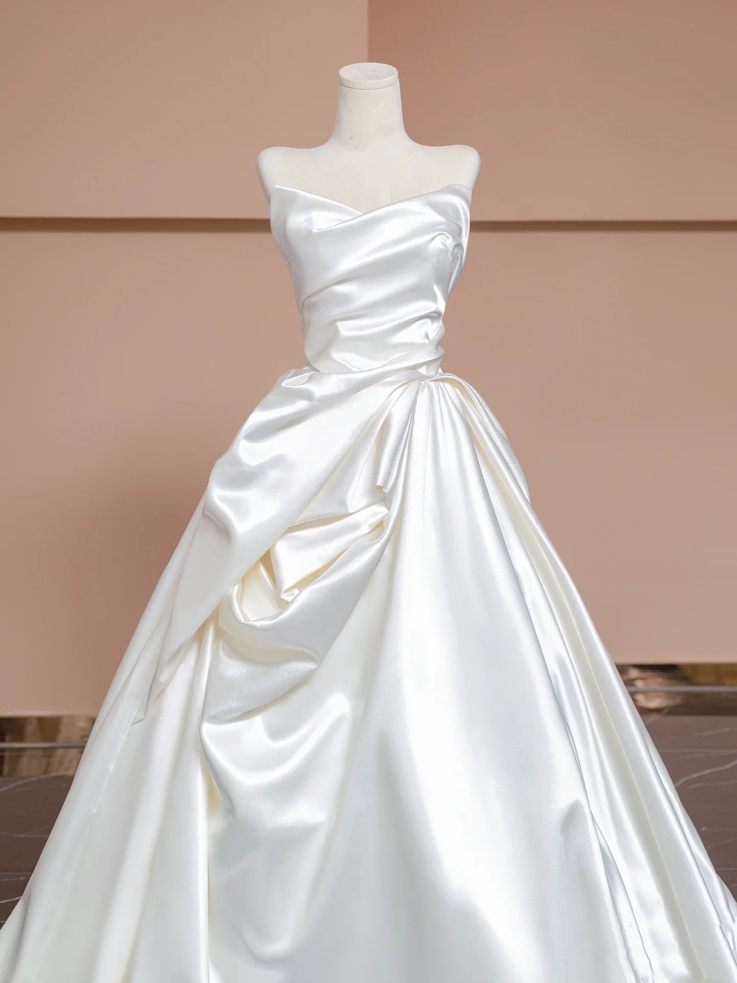 Unique Wedding Dresses Ball Gown Sweetheart Neck Satin White Long Wedding Dresses Simple Bride Dress Bridal Gowns DH1482