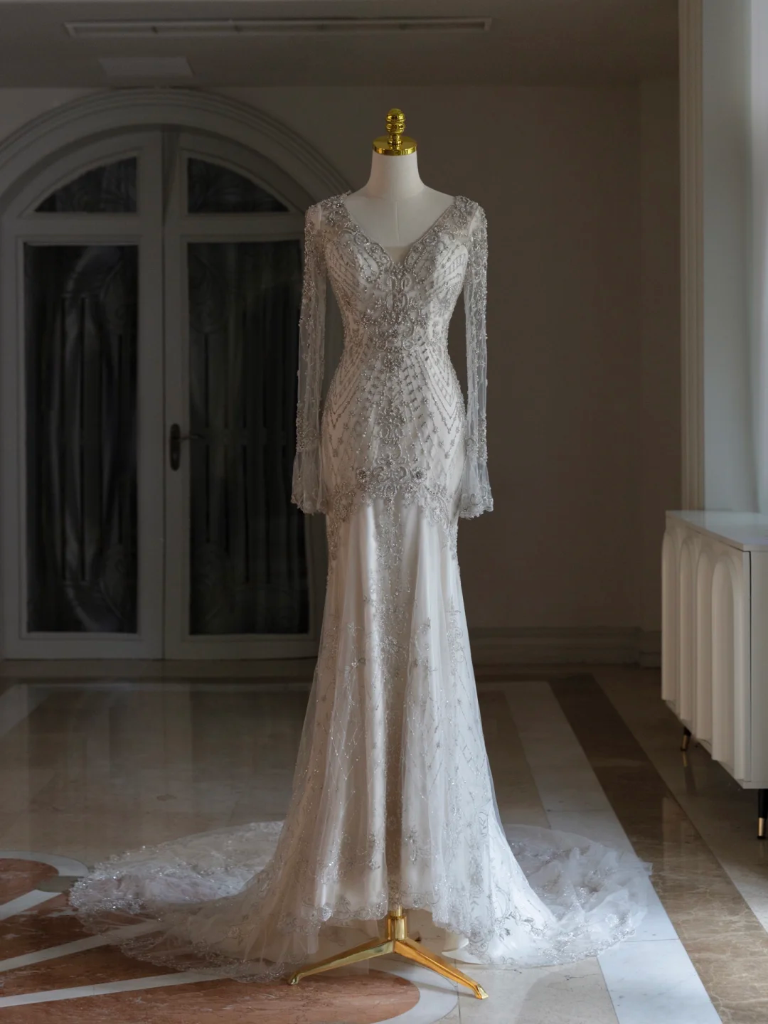 Luxury Mermaid V Neck Sequin With Silver Beads White Wedding Dress Modest Wedding Dresses Princess Wedding Gowns DH1546