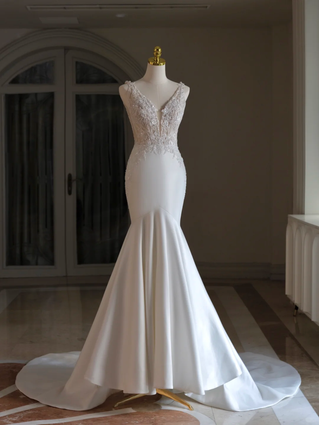 Luxury Mermaid V Neck Sequin With Silver Beads White Wedding Dress Modest Wedding Dresses Princess Wedding Gowns DH1547