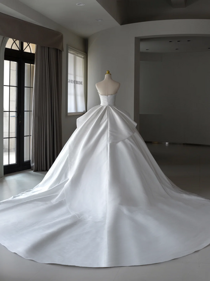 Princess Bridal Dress Ball Gown Strapless Satin Wedding Dress With Ruffles White Wedding Dresses Modest Wedding Gowns DH1549