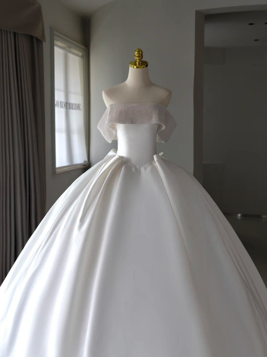 Princess Bridal Dress Ball Gown Off The Shoulder Satin Wedding Dress With Beads White Wedding Dresses Modest Wedding Gowns DH1550