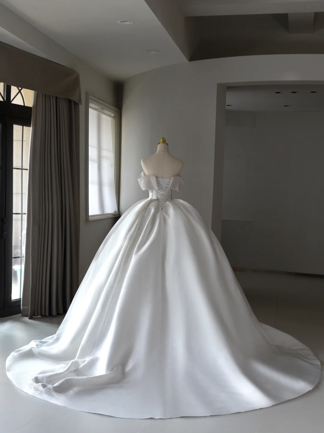 Princess Bridal Dress Ball Gown Off The Shoulder Satin Wedding Dress With Beads White Wedding Dresses Modest Wedding Gowns DH1550