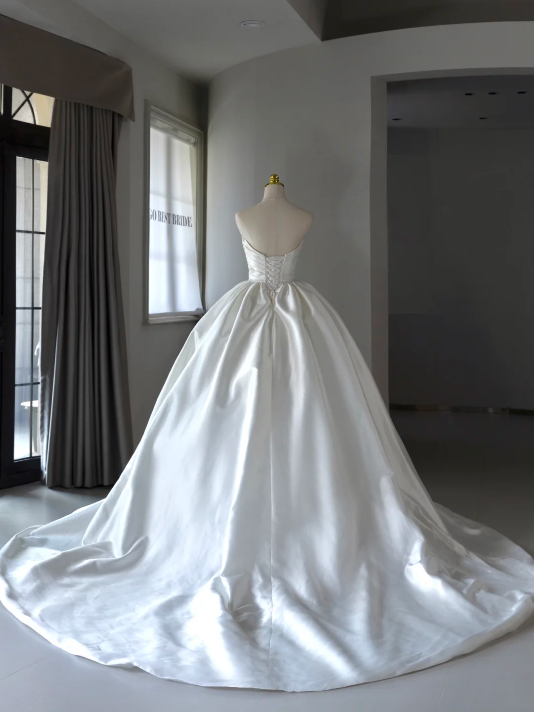 Princess Bridal Dress Ball Gown Strapless Satin Wedding Dress With Ruffles White Wedding Dresses Simple Wedding Gowns DH1552
