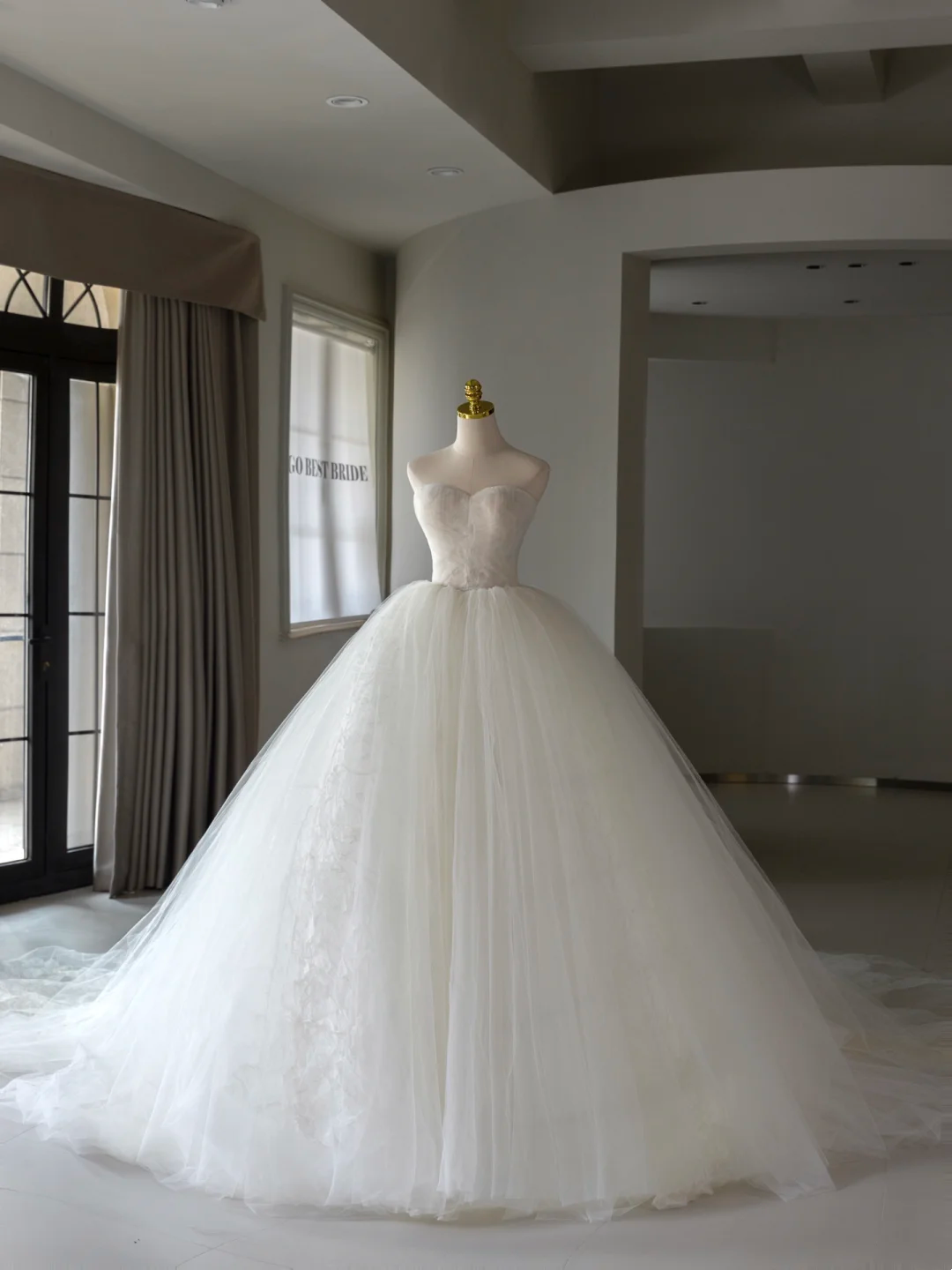 Princess Bridal Dress Ball Gown Sweetheart Tulle Wedding Dress With Ruffles White Wedding Dresses Simple Wedding Gowns DH1553