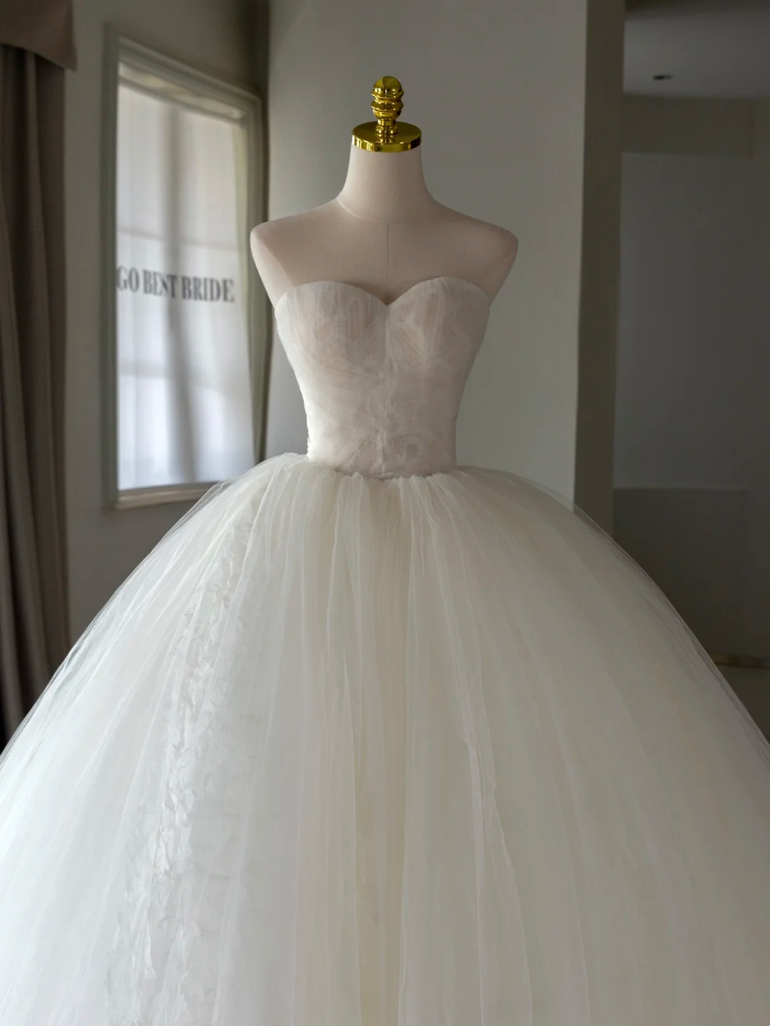 Princess Bridal Dress Ball Gown Sweetheart Tulle Wedding Dress With Ruffles White Wedding Dresses Simple Wedding Gowns DH1553