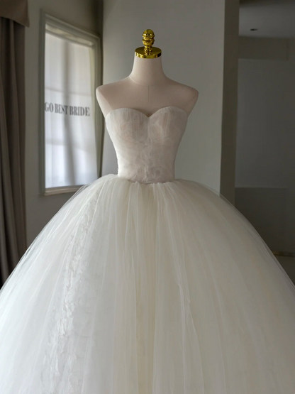Princess Bridal Dress Ball Gown Sweetheart Tulle Wedding Dress With Ruffles White Wedding Dresses Simple Wedding Gowns DH1553