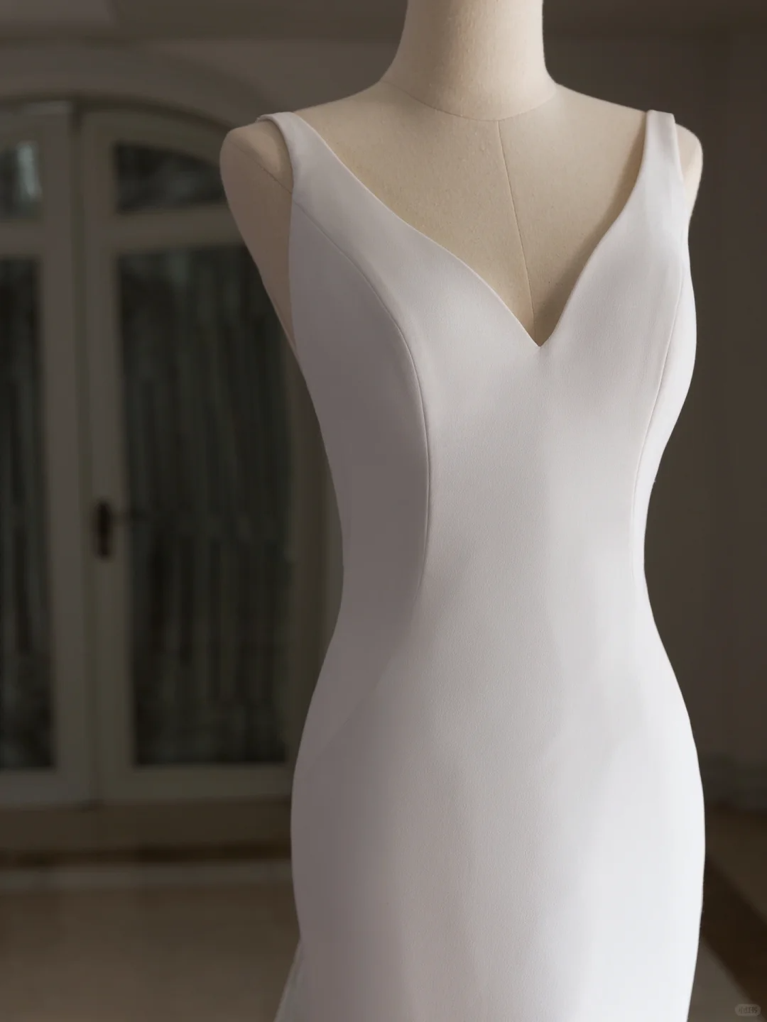 Simple Mermaid V Neck Satin White Wedding Dress Modest Wedding Dresses Princess Wedding Gowns DH1559