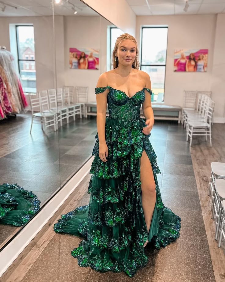 Elegant A Line Off The Shoulder Green Lace Slit Long Prom Dresses Party Dress Summer 22th Birthday Outfits 18th Birthday Dresses DH1612