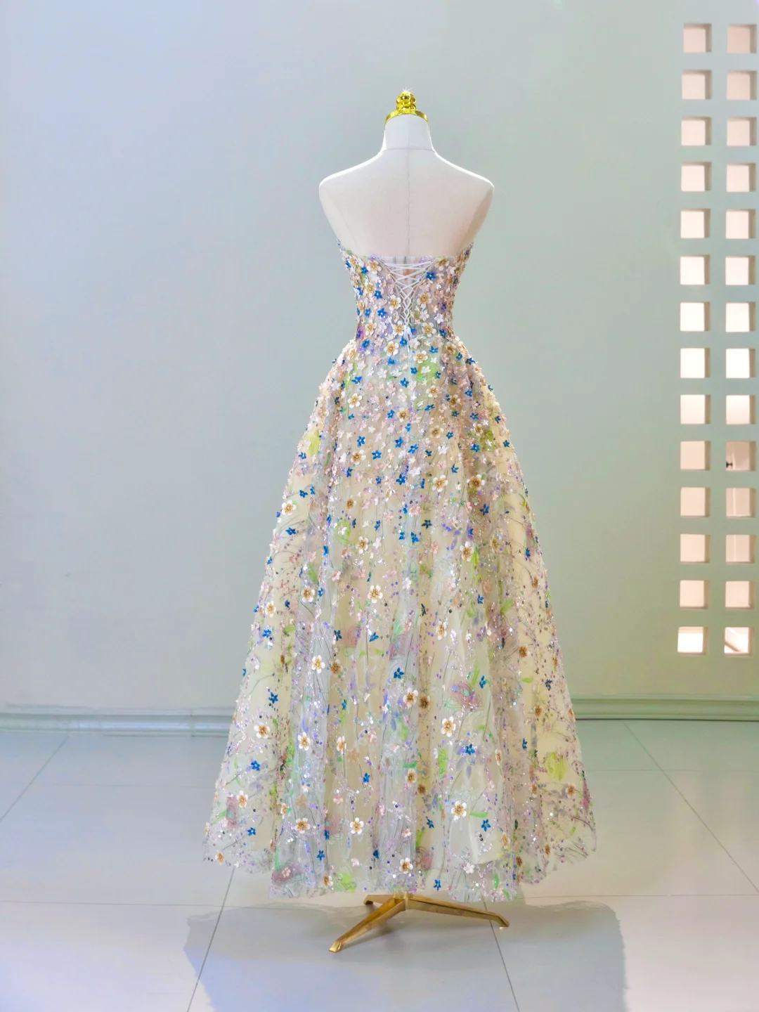 Princess Bridal Dress A Line Sweetheart Lace Wedding Dress With Flowers Wedding Dresses Modest Wedding Gowns DH1615