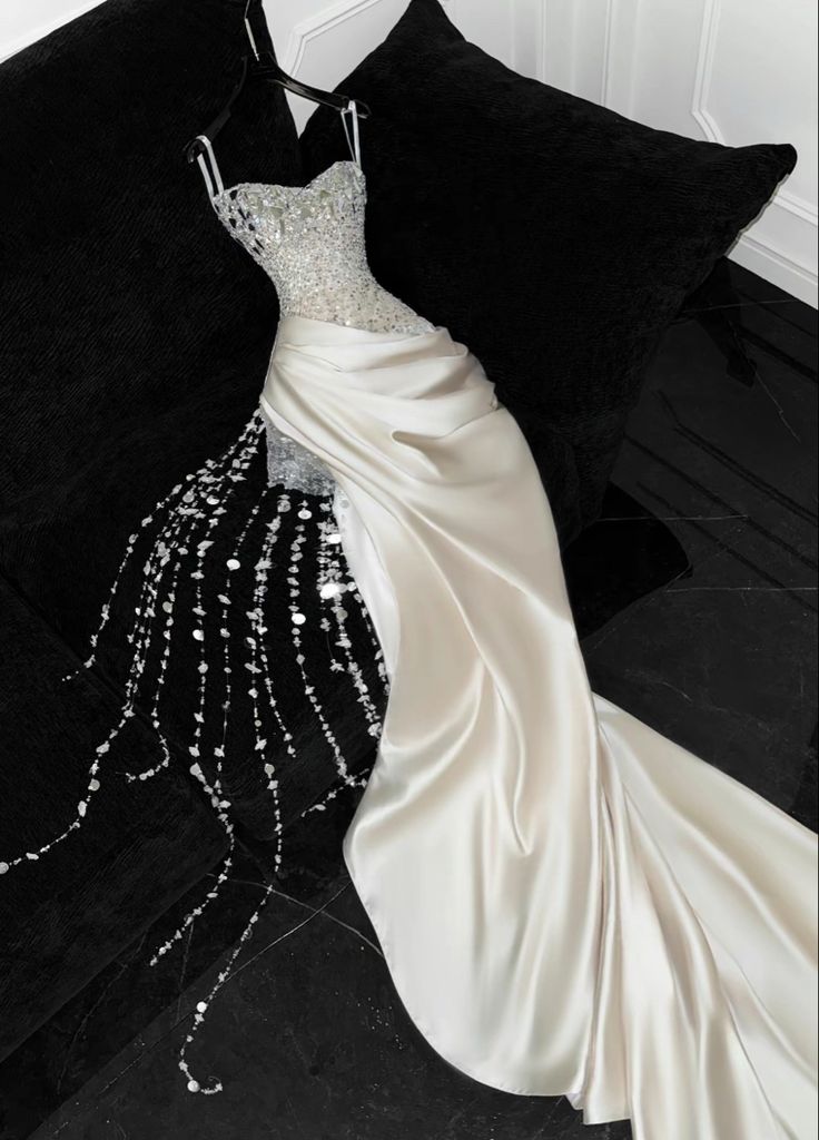 Luxury Mermaid Sweetheart Ivory Satin Wedding Dress Modest Wedding Dresses Princess Wedding Gowns D1773