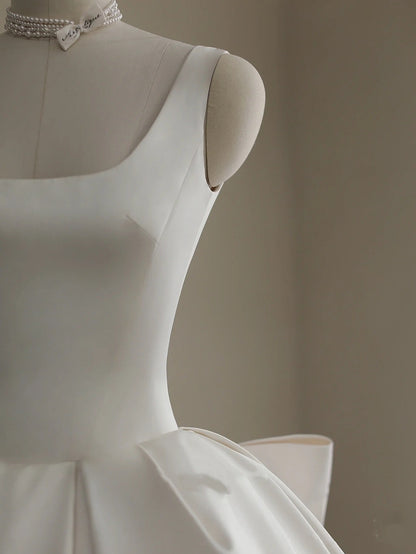 Romantic Wedding Gown Bridal Dress Ball Gown Square Neck Satin Wedding Dress Ivory Wedding Dresses Modest Wedding Gowns DH1781