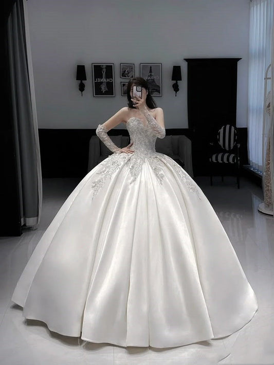 Romantic Wedding Gown Bridal Dress Ball Gown Sweetheart Wedding Dress White Silver Lace Wedding Dresses Modest Wedding Gowns DH1789