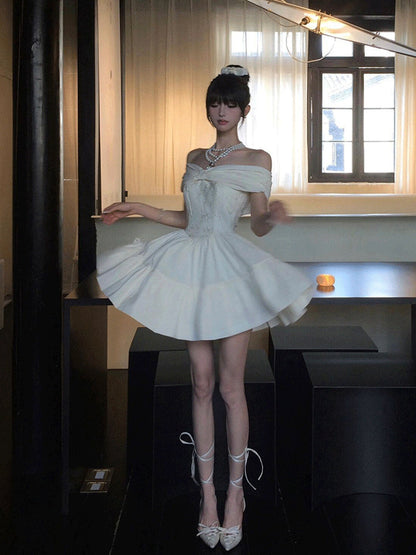 Classy A Line Off The Shoulder White Lace Satin Short Mini Formal 8th Grade Homecoming Dresses Middle School Hoco Court Dress 16th Birthday Dress Hoco Outfits DH1796