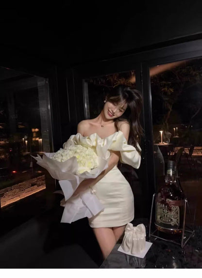 Classy Sheath Off The Shoulder White Satin Short Mini Formal 8th Grade Homecoming Dresses Middle School Hoco Court Dress 16th Birthday Dress Hoco Outfits DH1882