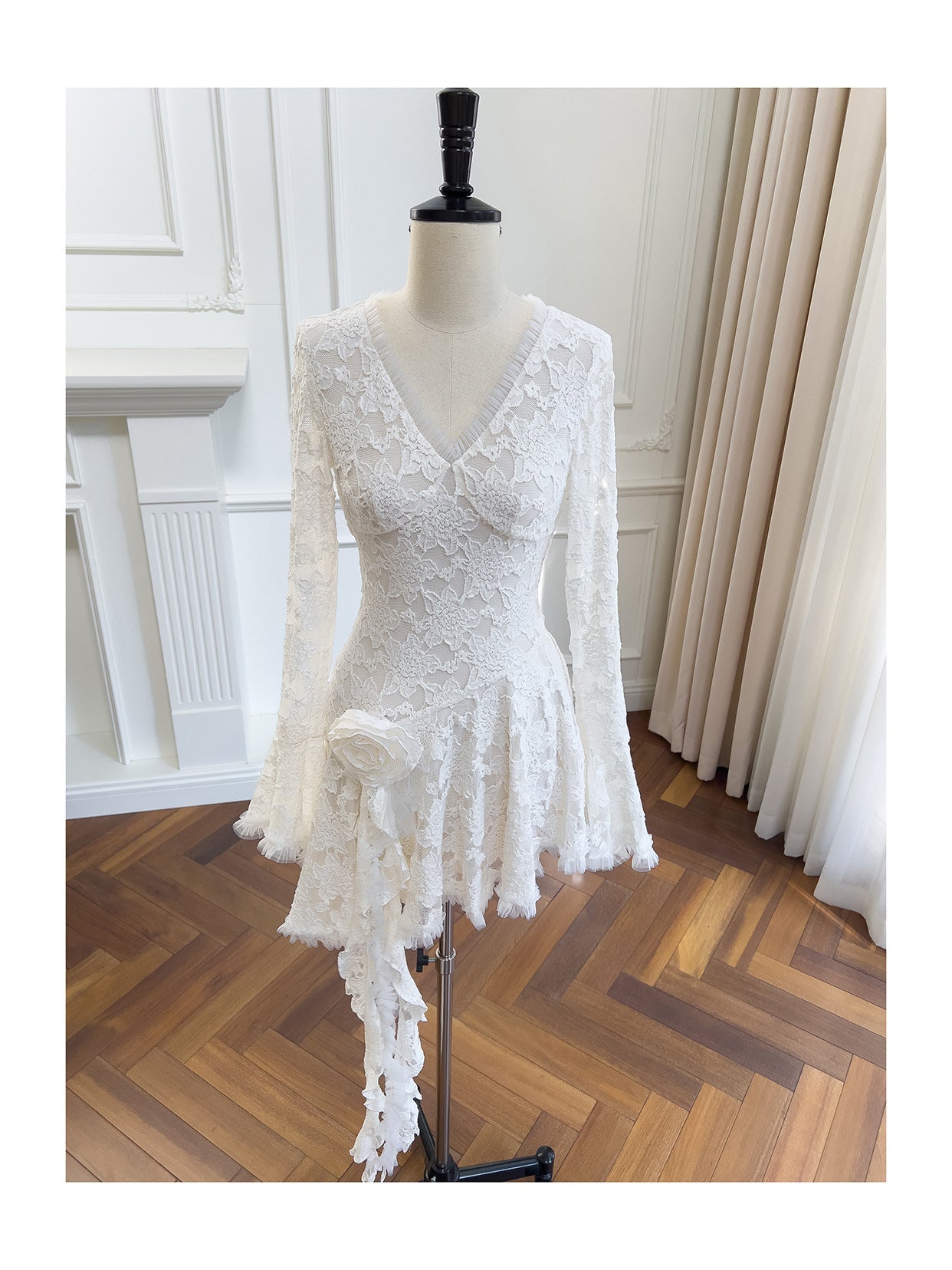 Pretty A Line V Neck Lace White Grad Dress Inspo Short Mini Formal 8th Grade Homecoming Dresses High School Hoco Court Dress Graduation Dress Cocktail Birthday Outfits DH1936